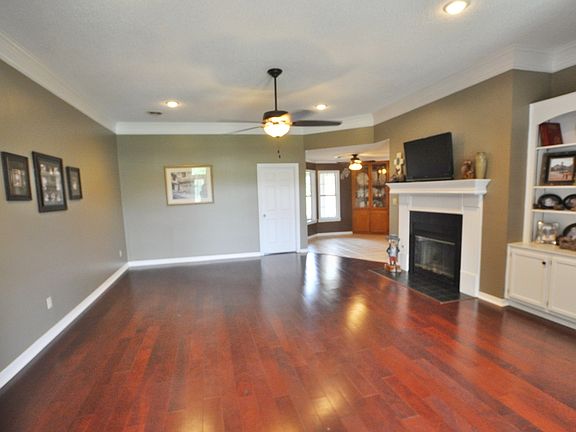 2nd image of 829 Highland Park Dr