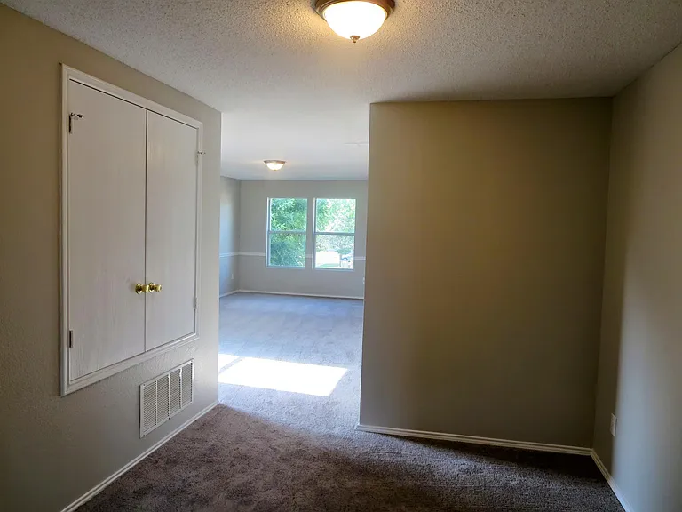 2348 White Oak Dr — Photo 30