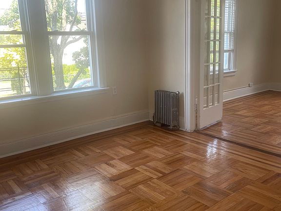 4th image of 945 Hollywood Ave #1B