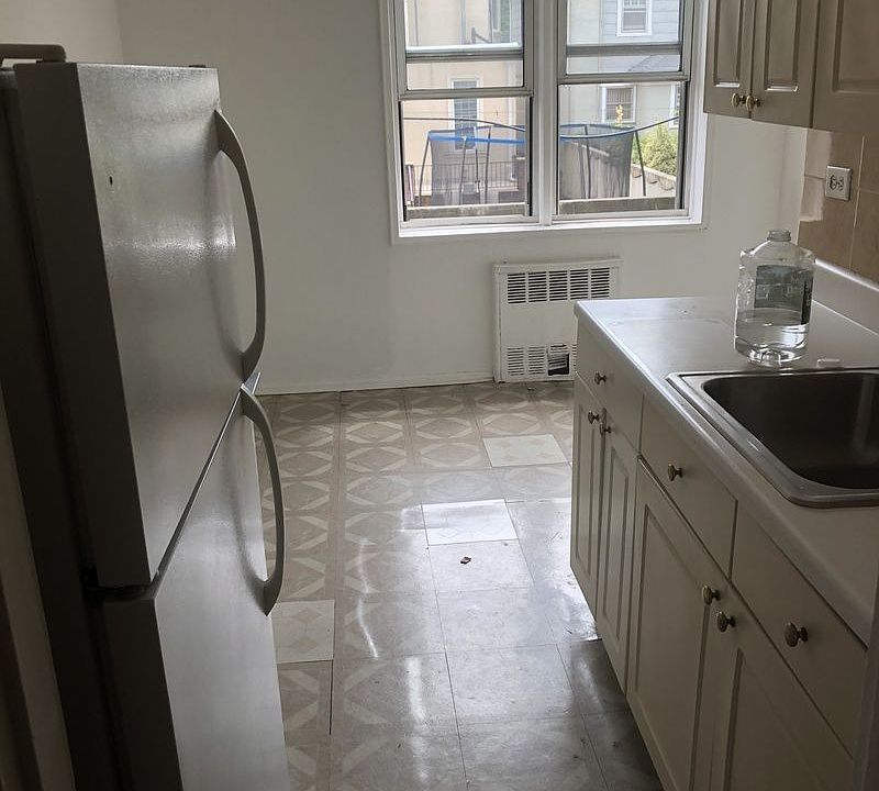 1st image of 2035 E 16th St APT 1D