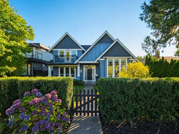 355 E 15th St, North Vancouver, BC V7L 2R6