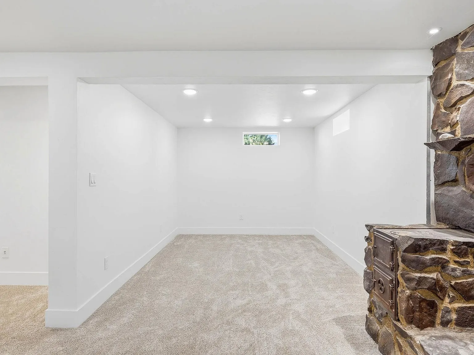 4 bed, 2.5 bath, 2814 sqft, $2,595 — Photo 2