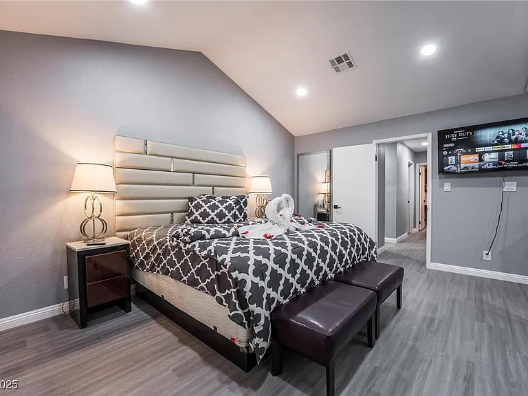 7439 Trudy Ln — Photo 33