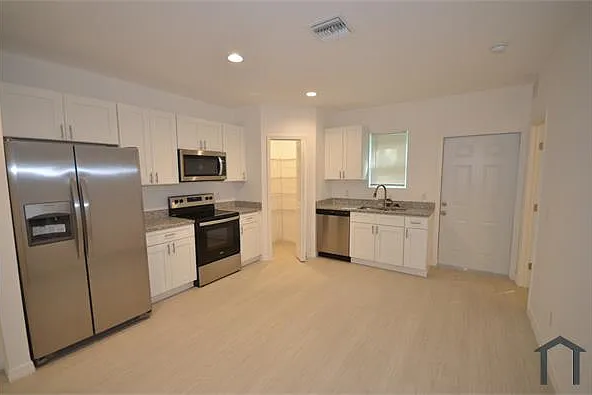 3306 Bassie Ct — Photo 4