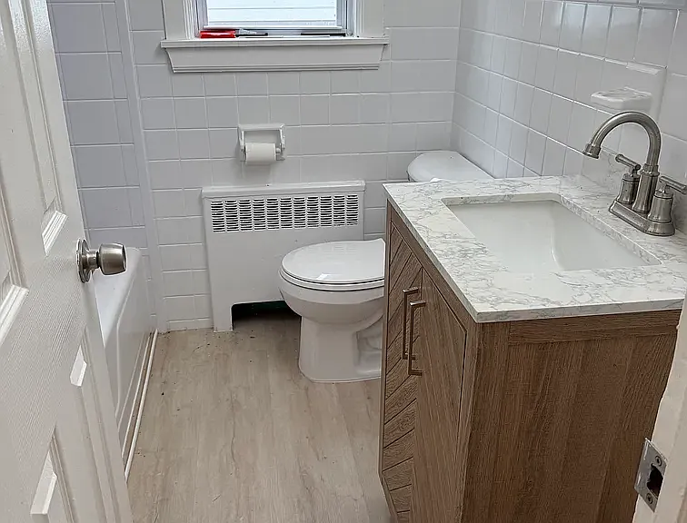 77 3rd Ave — Photo 3