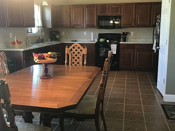 3rd image of 860 Saint Andrews Dr