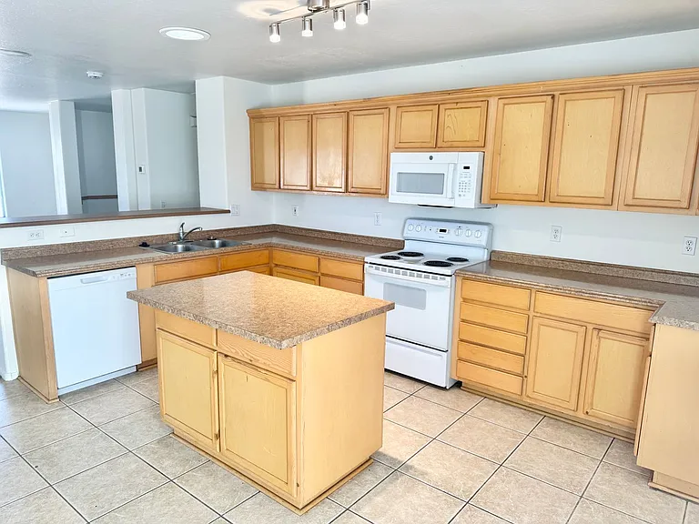 2106 W Alta Vista Rd — Photo 14