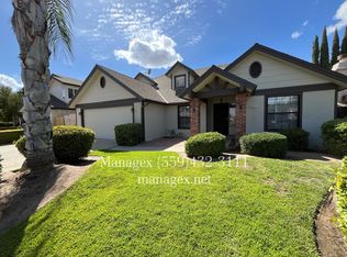 8449 N 8th St, Fresno, CA 93720