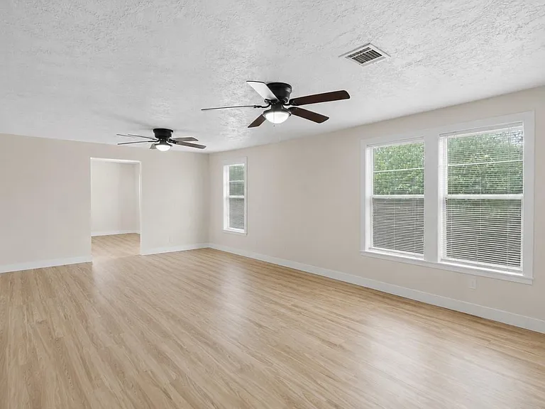 515 Riggs St — Photo 10