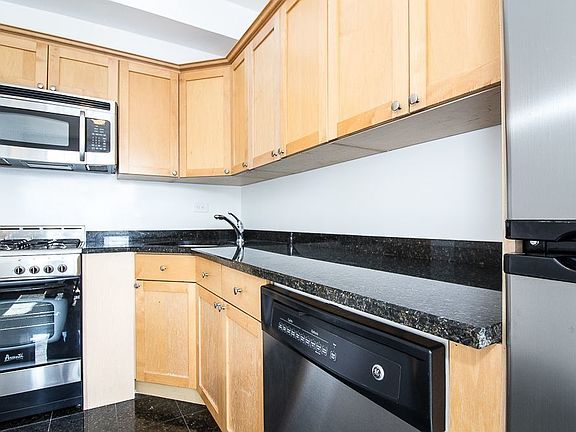 3rd image of 95 Christopher St APT 11K