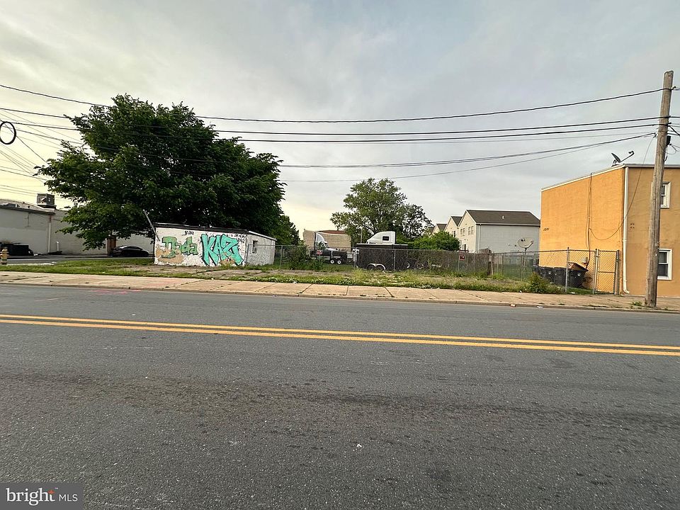 2nd image of 1200 Thatcher St