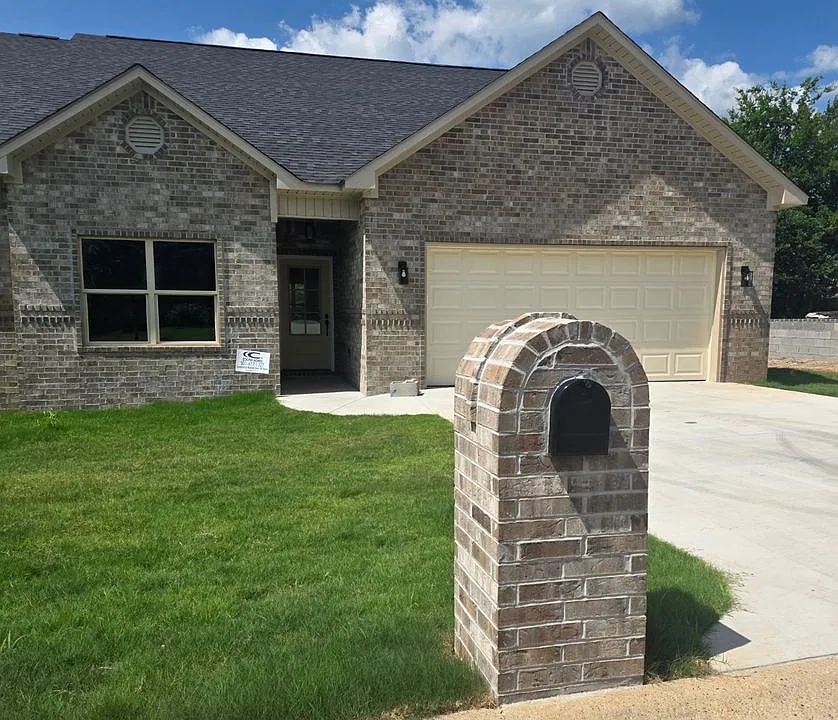 131 Legacy Ln