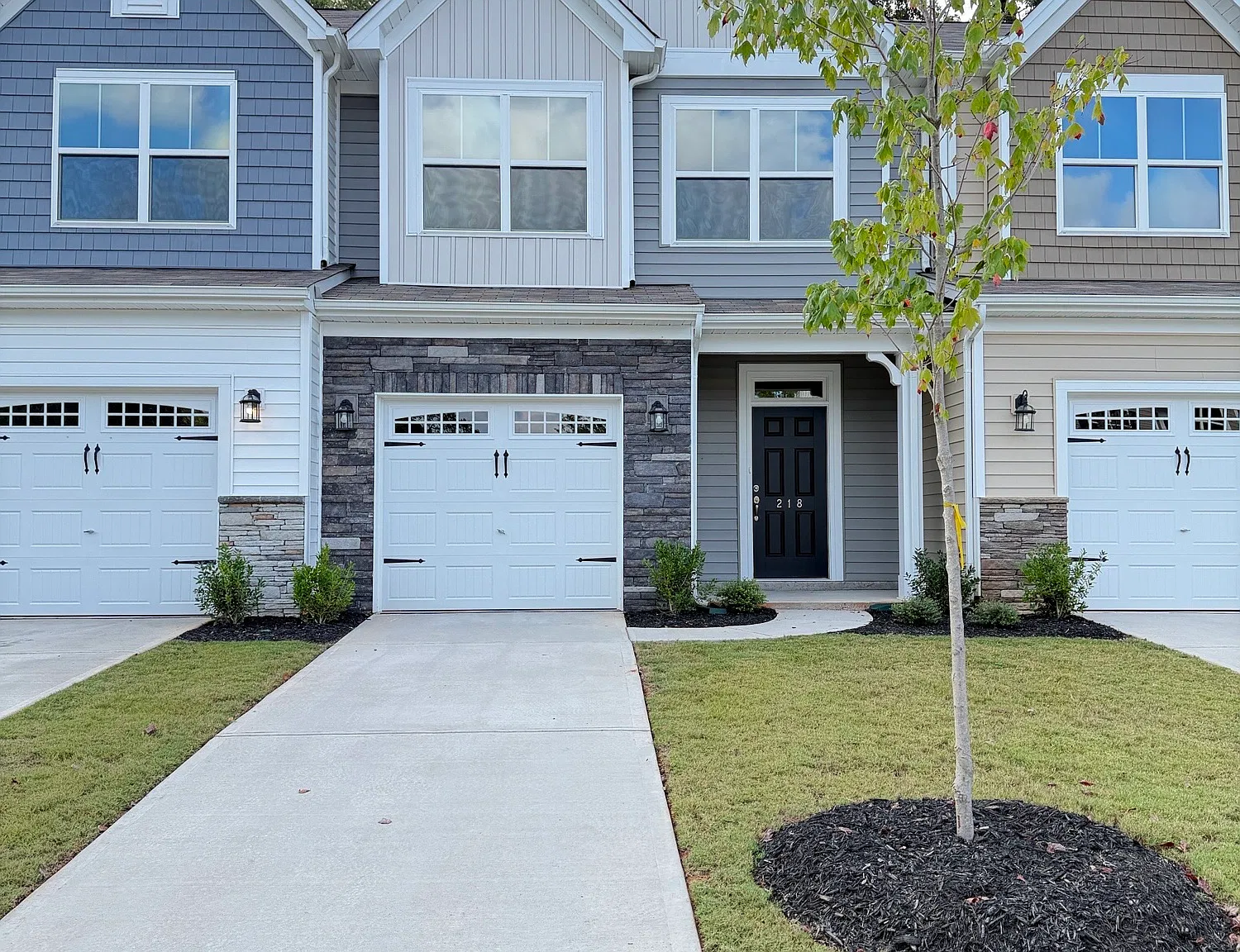 3 bed, 2.5 bath, 1817 sqft, $1,900 — Photo 2