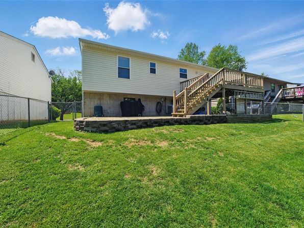 241 Green Jade Estates Dr, Fenton, MO 63026