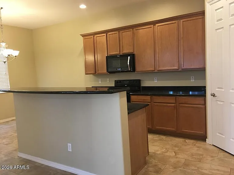 2417 E Iris Dr — Photo 5