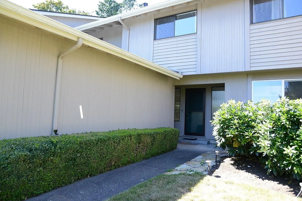 35 Bloch Terrace — Photo 1