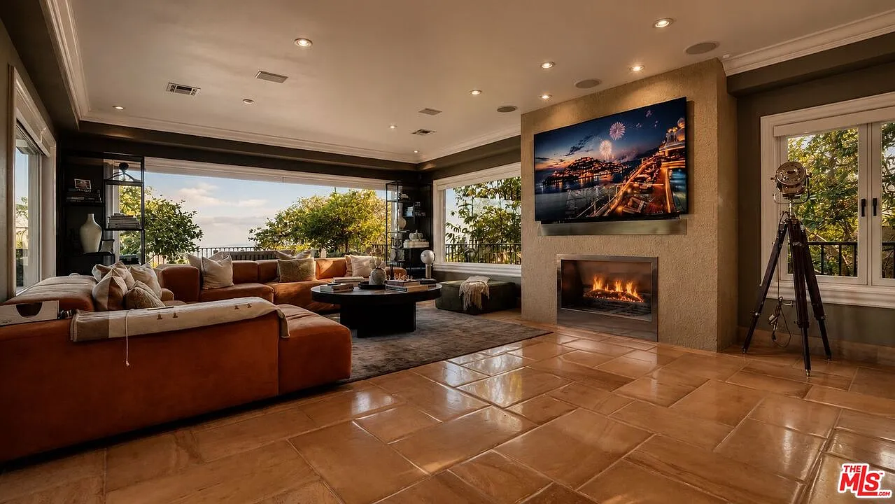 6 bed, 7.0 bath, 6700 sqft, $54,900 — Photo 4