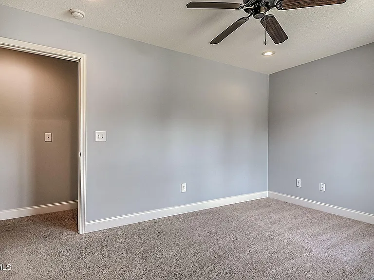 1092 Aberlea Valley Cir — Photo 32
