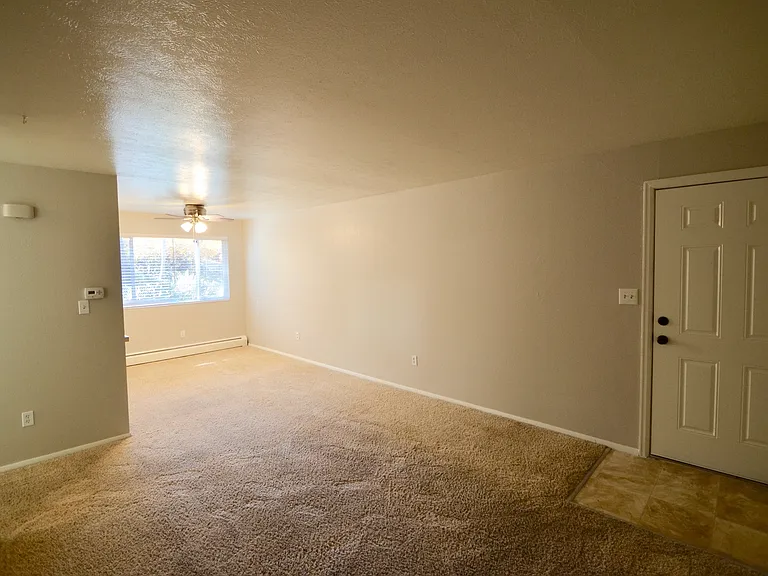 5705 S Pearl St — Photo 2