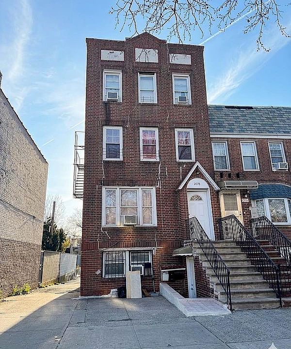 1st image of 2078 E 28th St
