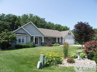 870 Mid Bluff Dr, Zeeland, MI 49464