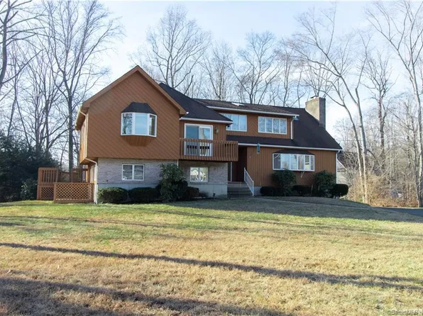 32 Green Field Lane, North Haven, CT 06473