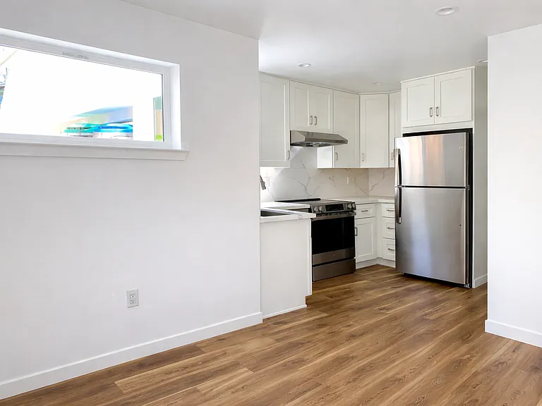 1615 Phillips Ln — Photo 17