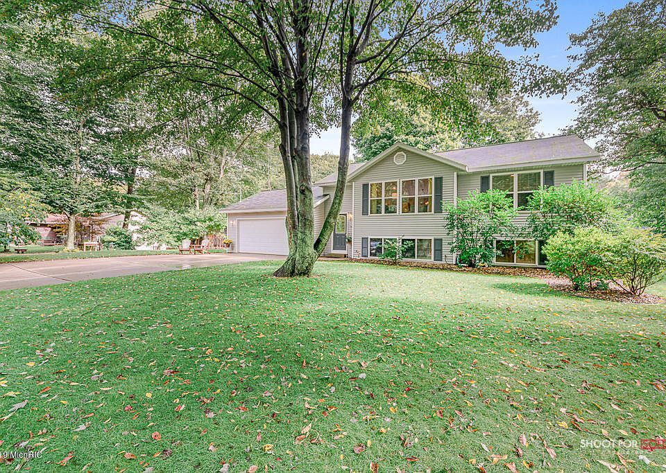 1st image of 3392 Hollywood Dr