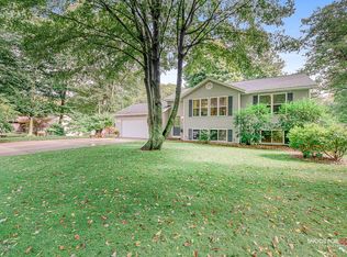 3392 Hollywood Dr, Holland, MI 49424