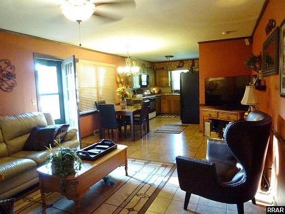 5th image of 422 East Dr