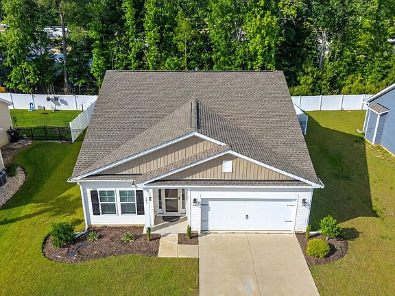 2nd image of 143 Crabapple Dr.