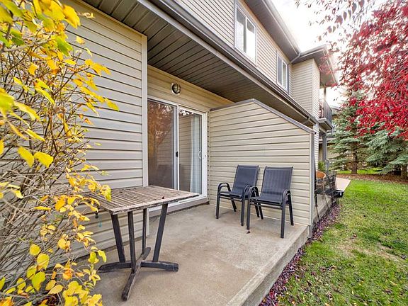 3rd image of 125 Silkstone Rd W #4