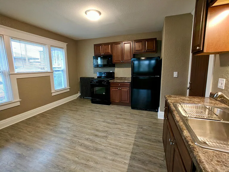 221 E Main St — Photo 12