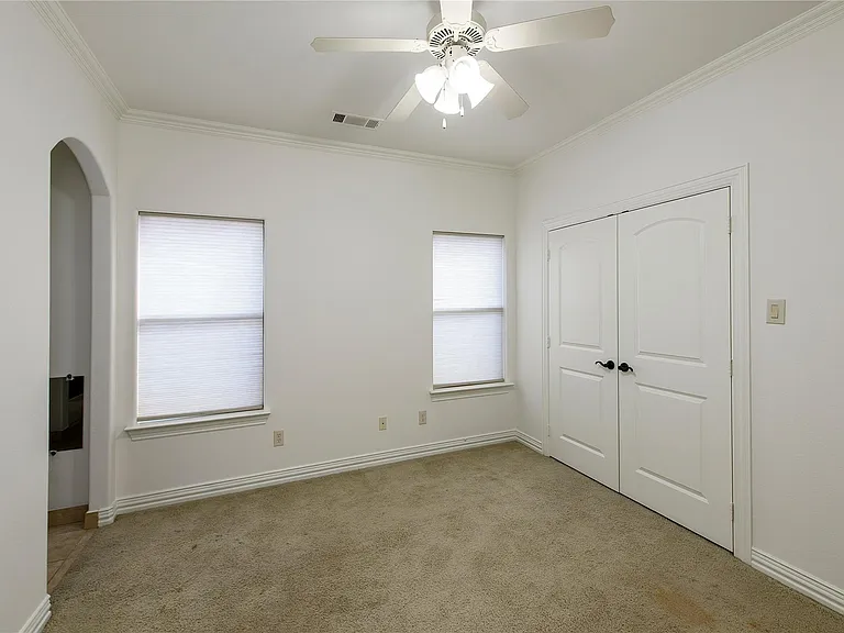 3606 S Versailles Ave — Photo 24