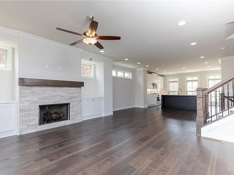 7826 Laurel Crest Dr — Photo 6