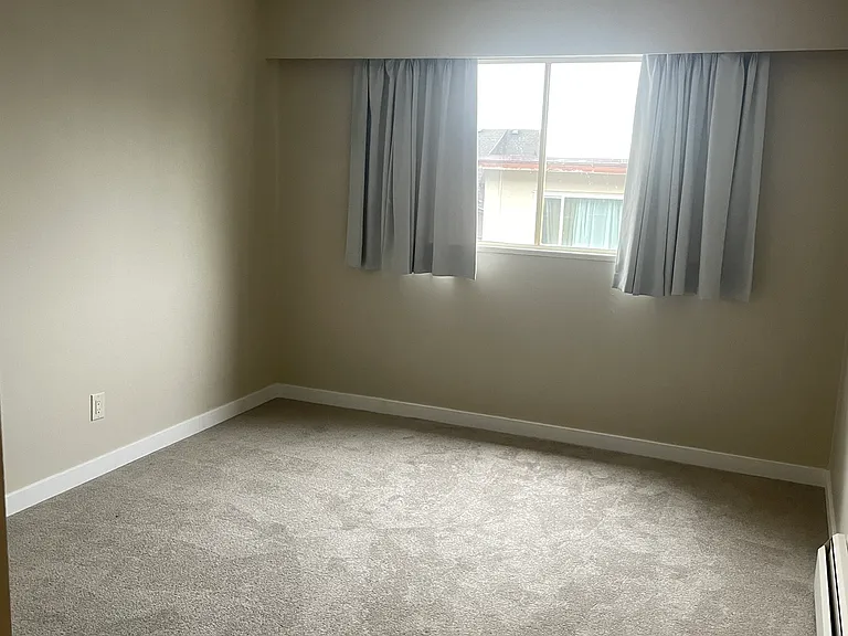 430 Ash St — Photo 3