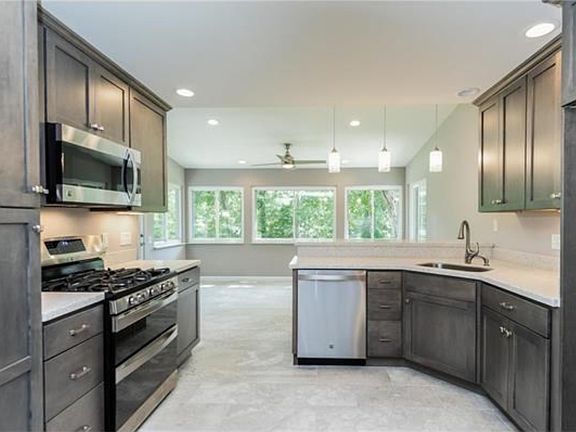 5th image of 12984 Bellerive Estates Dr