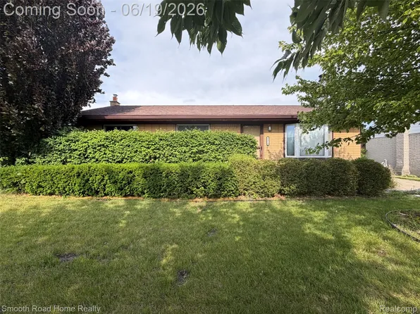 27719 Mayfair Ave, Brownstown, MI 48183
