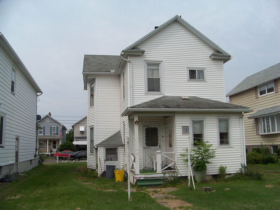 2nd image of 217 Orchard St
