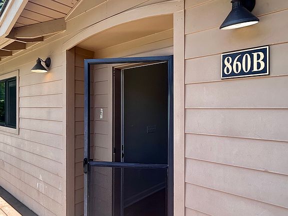 2nd image of 860 College Ave #B