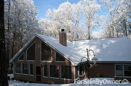Back of house - Screened-in-outdoor room : We call this the Adirondack room. It looked pretty in the