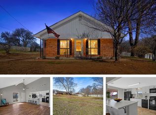 306 W Hale Ave, Decatur, TX 76234