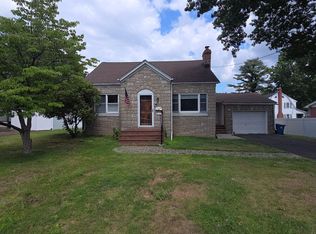 710 N Lafayette Ave, Morrisville, PA 19067