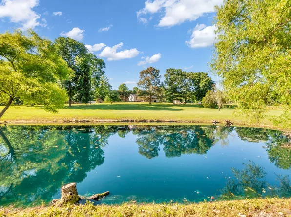 1030 Golden Pond Rd, Chapmansboro, TN 37035