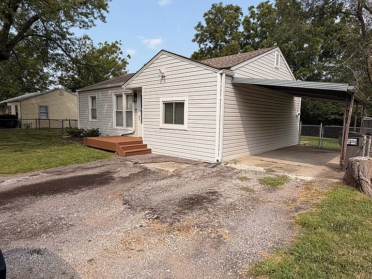 8106 N State Highway 9 — Photo 2