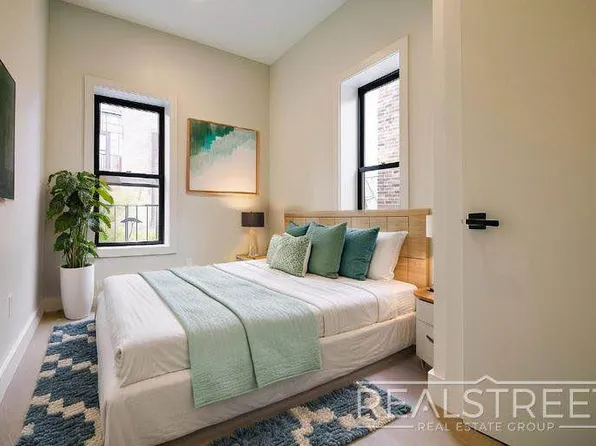 1259 Lincoln Place image 3 of 8