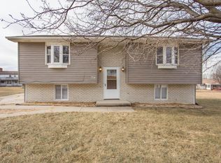 714 Schueman Ct, Oakland, IA 51560