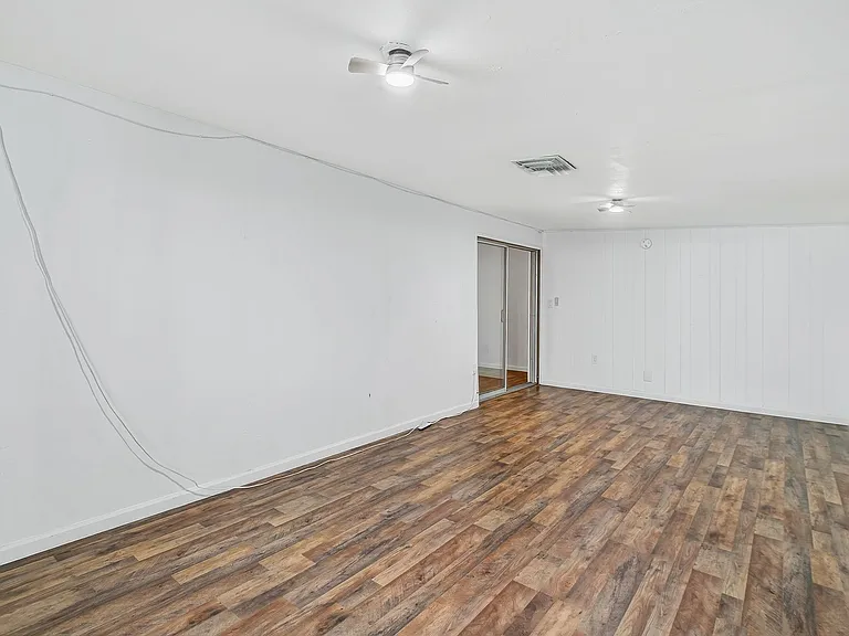 572 Federal St — Photo 14