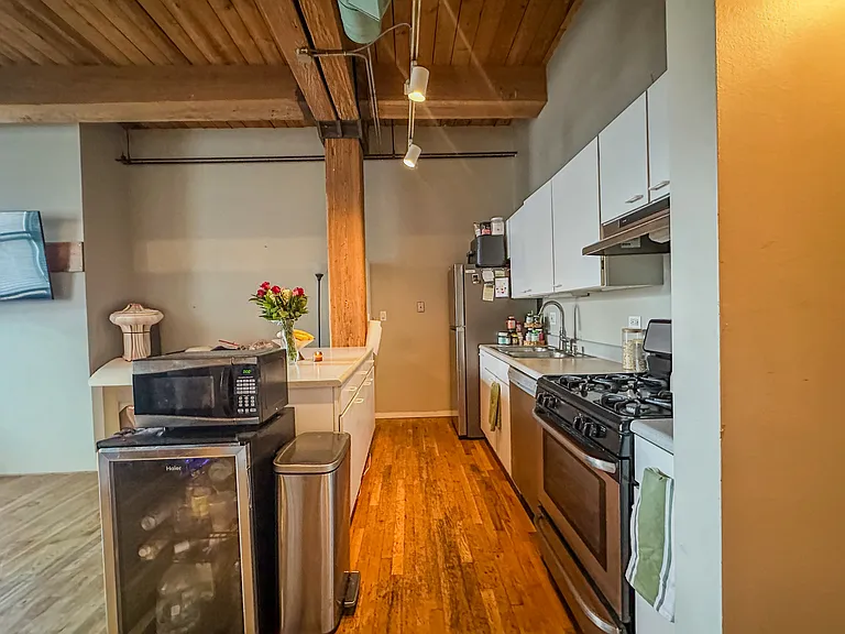 4745 N Ravenswood Ave #105 — Photo 6