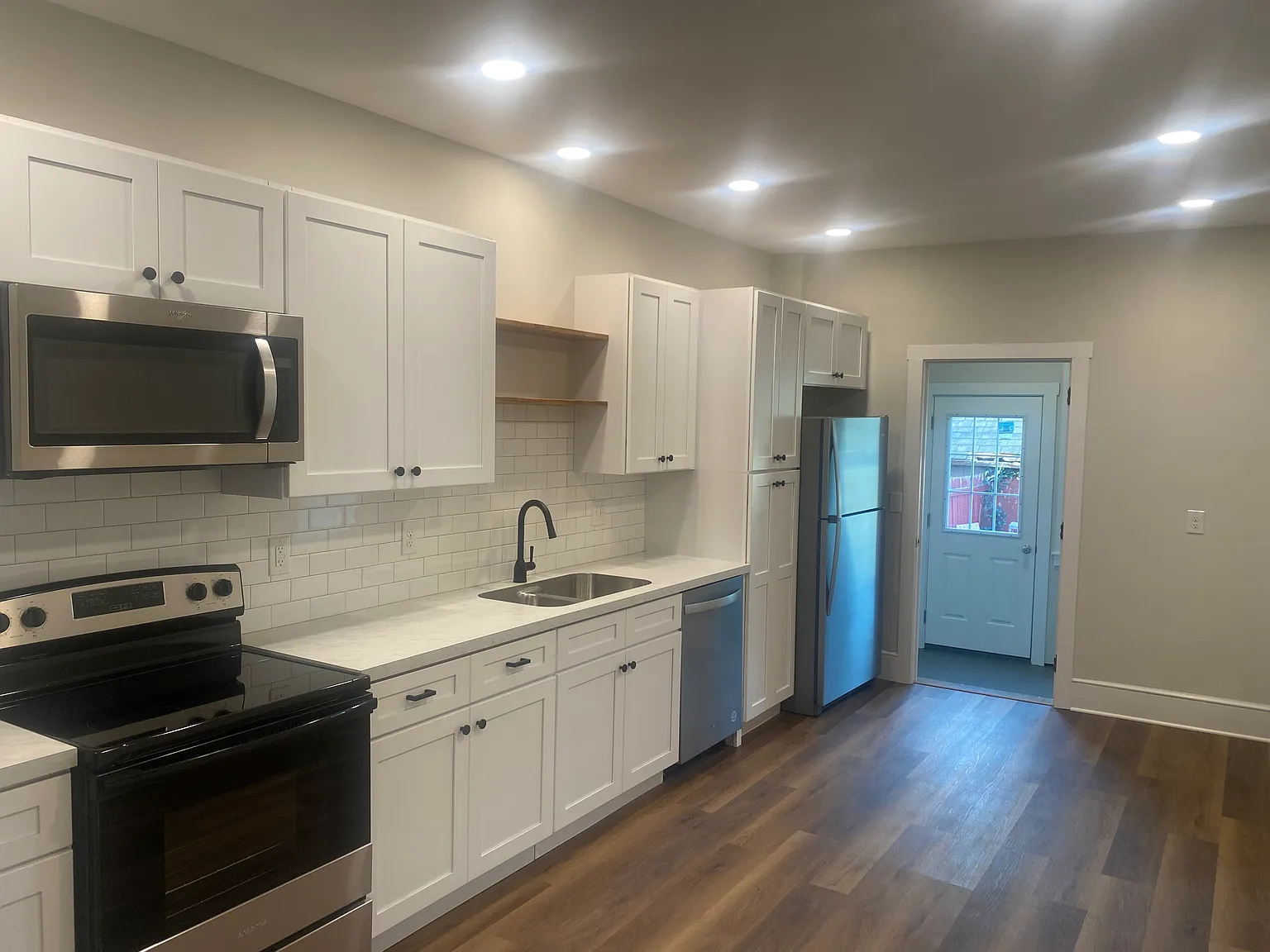 3 bed, 1.5 bath, 1453 sqft, $1,700 — Photo 4